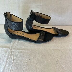 HUSH PUPPIES Black Leather Open-Toe Sandals with Ankle Strap, 7, flex so…